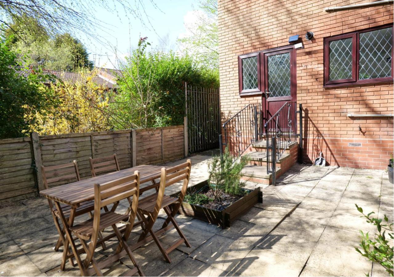 Modern Spark Home With Parking, Garden, Wi-Fi Birmingham Zewnętrze zdjęcie
